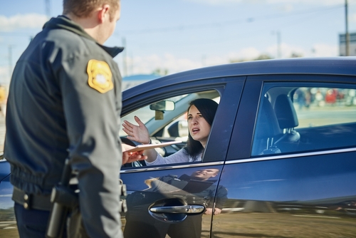 Police officer stopping a suspected drunk driver during a traffic stop. Contact Ross Moore Law to start your drunk driving accident injury claim today. 
