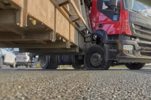 truck accident lawyer, truck accident causes in East Point Georgia at Ross Moore Law.